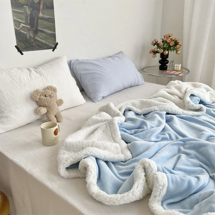Double-sided cuddle blanket, milk fiber fleece and lamb fleece imitation