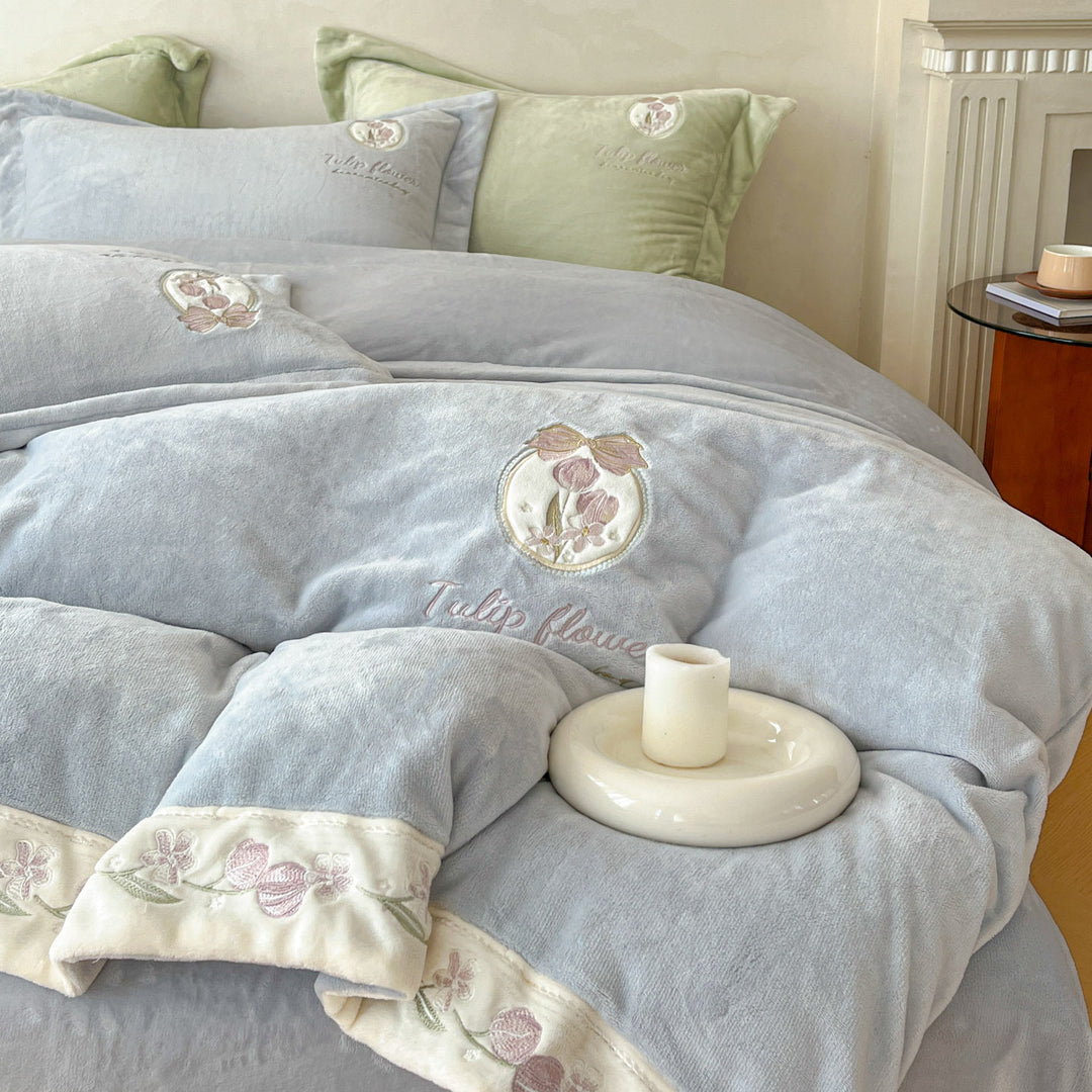High-quality milk fiber fleece bedding set with embroidery