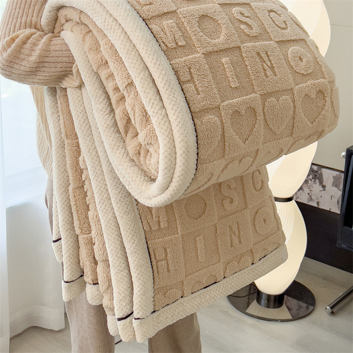 Fluffy throw blanket with heart pattern, double-sided thickened
