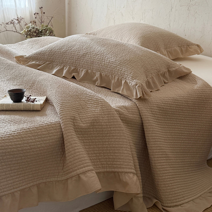Cotton bedspread, 3-piece, with ruffles