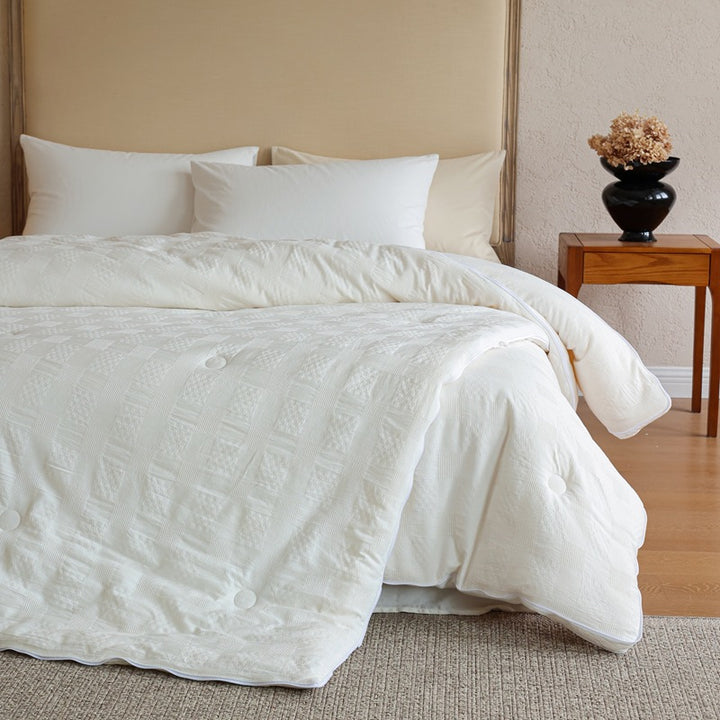 Two-piece quilt with soy fiber, zipper