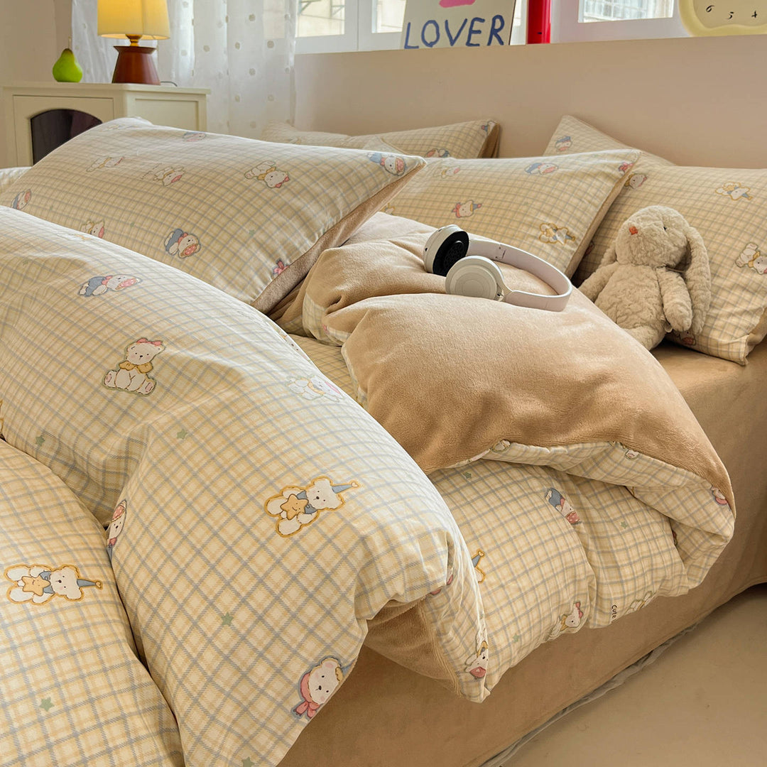 Winter bedding made of milk fiber fleece with playful patterns