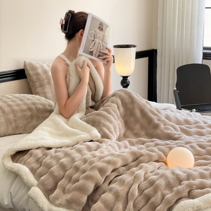 Double-layer blanket made of rabbit fur imitation, warm and fluffy