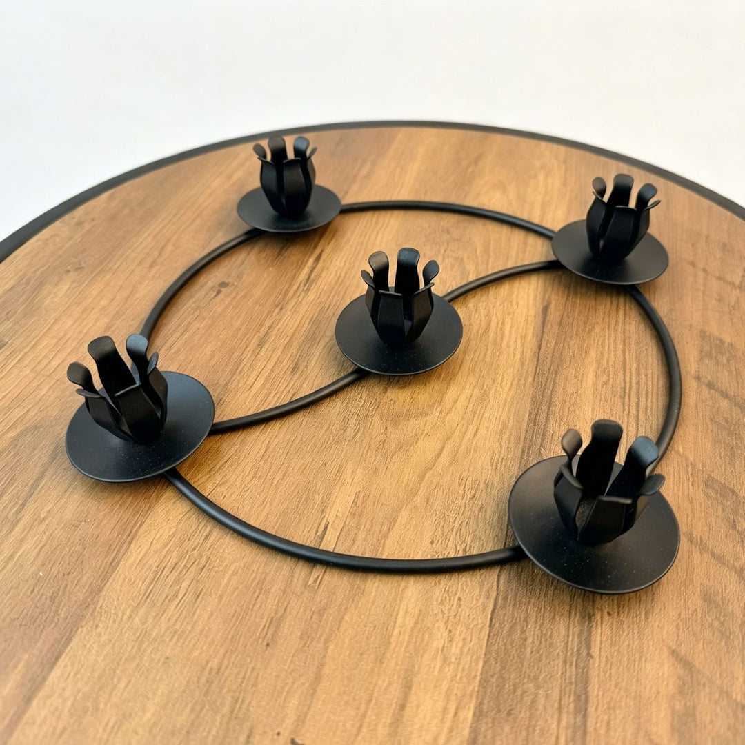 Metal candle holder in wreath design