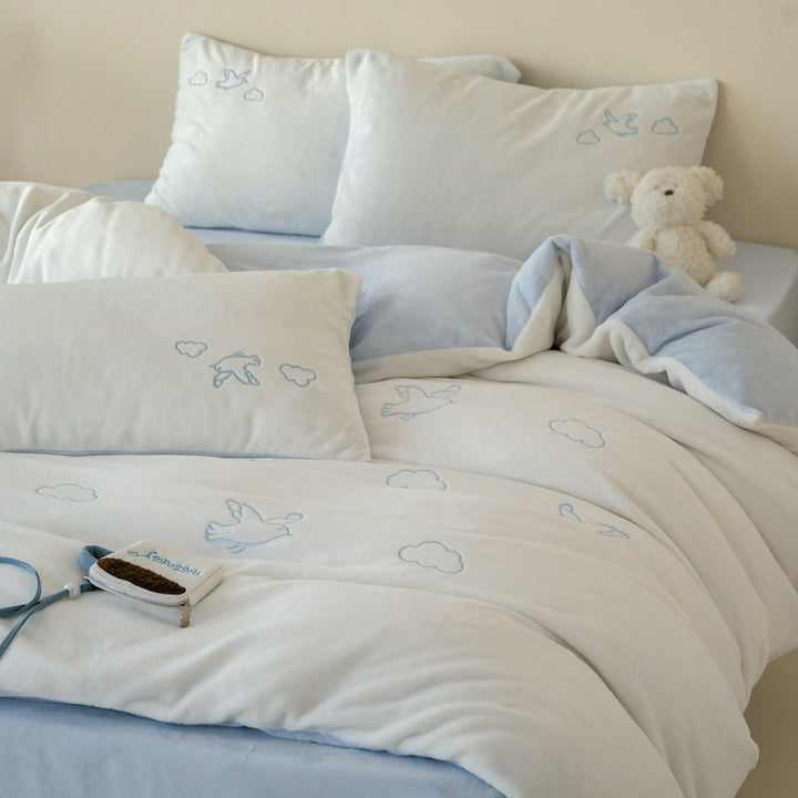 Fluffy bed linen set made of milk fiber fleece for children