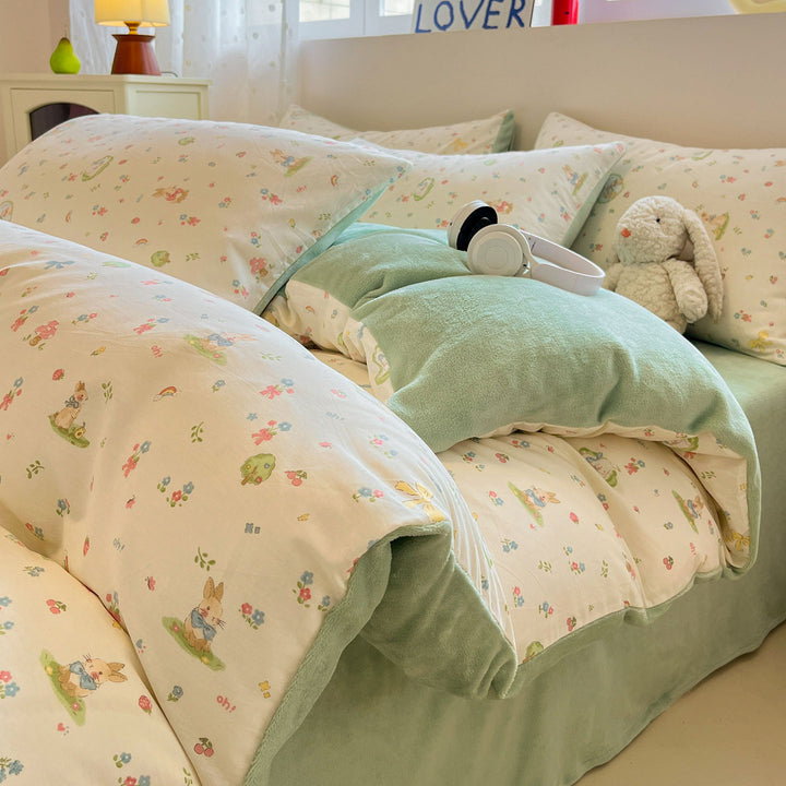 Winter bedding made of milk fiber fleece with playful patterns