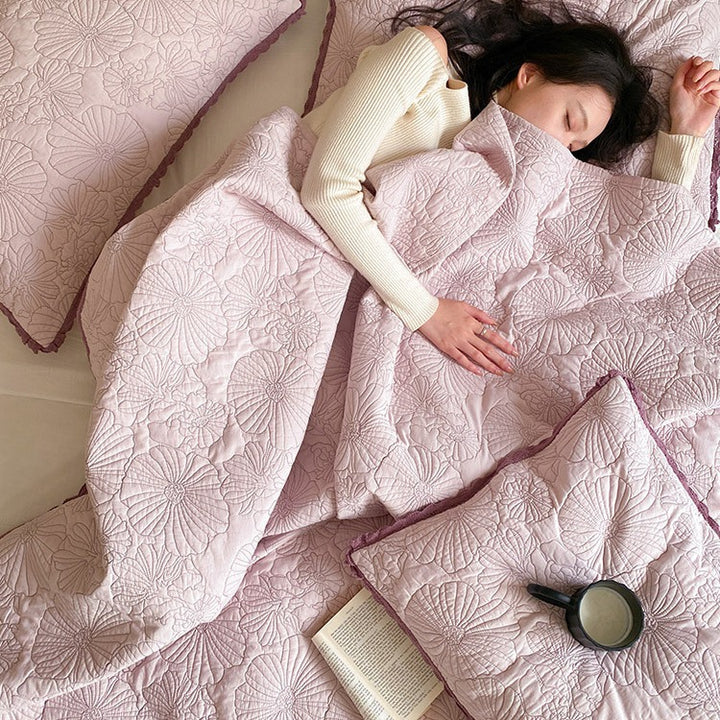 Cotton bedspread, quilted, with floral pattern