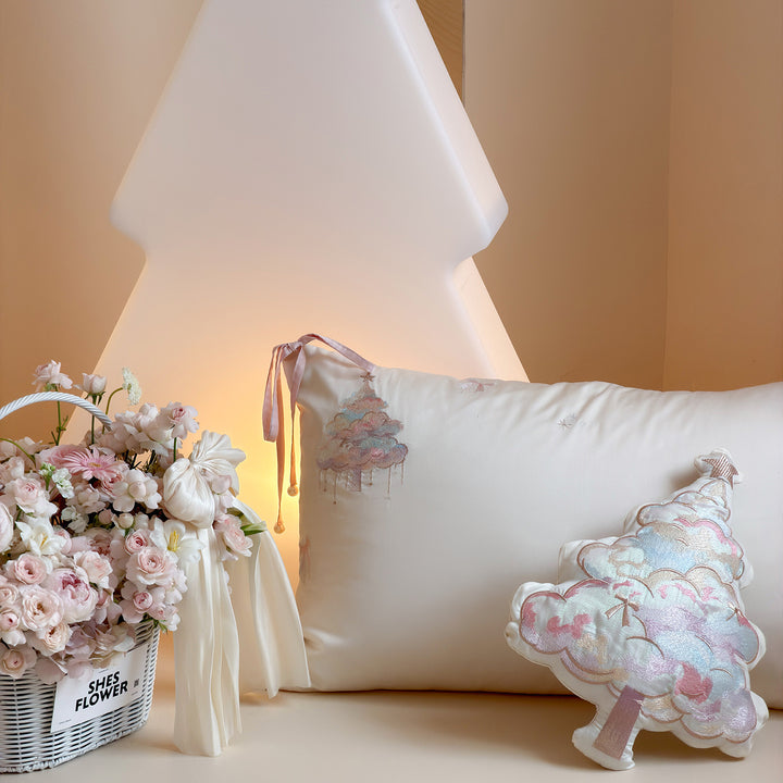 Embroidered long-staple cotton bedding with floral pattern