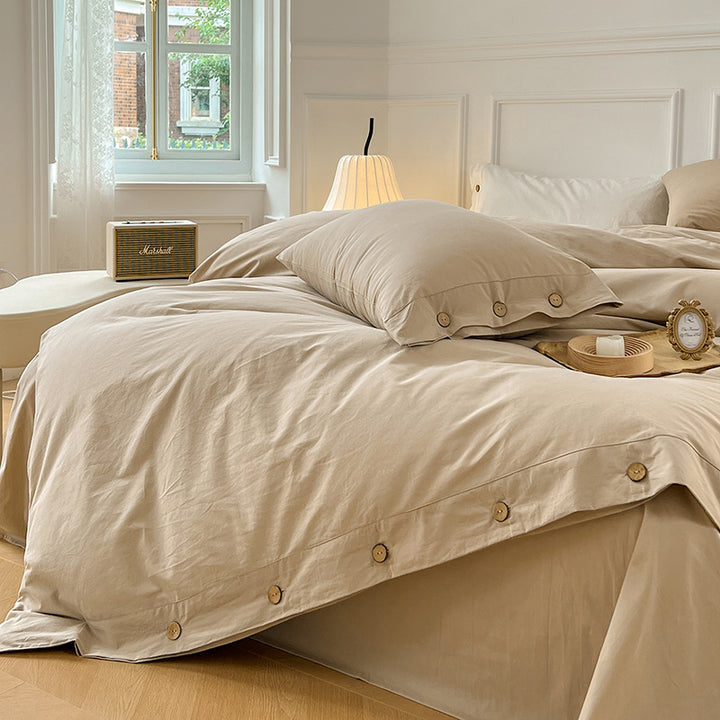 Duvet cover set made of washed cotton with button closure