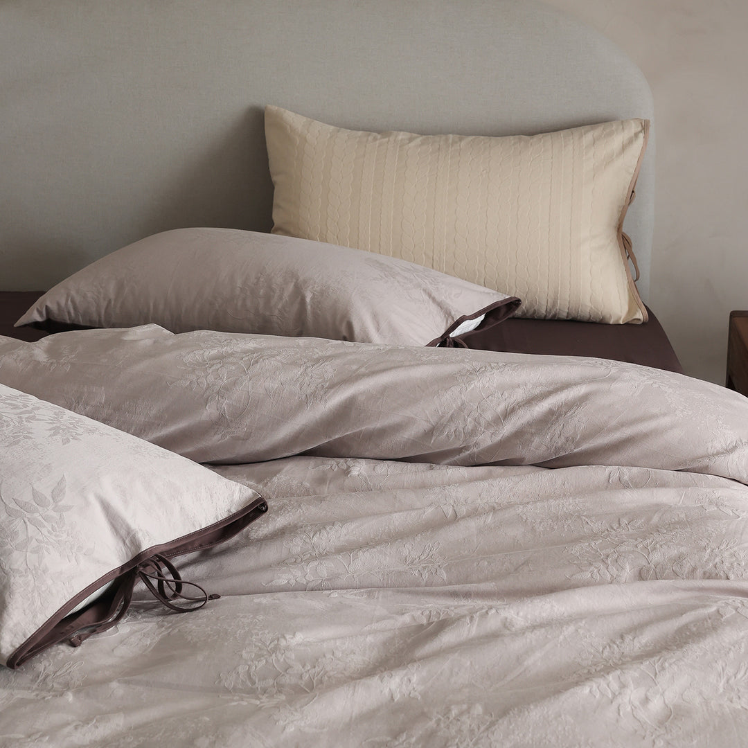 Bedding set made of long-staple cashmere with floral pattern