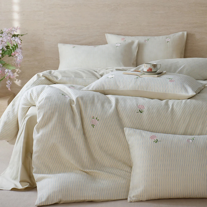 Cotton bedding set with jacquard embroidery