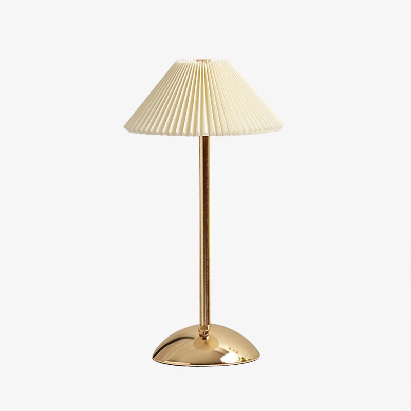 Stornfield | Lampe de table LED en tissu plissé conique rechargeable scandinave contemporain pour la table de chevet