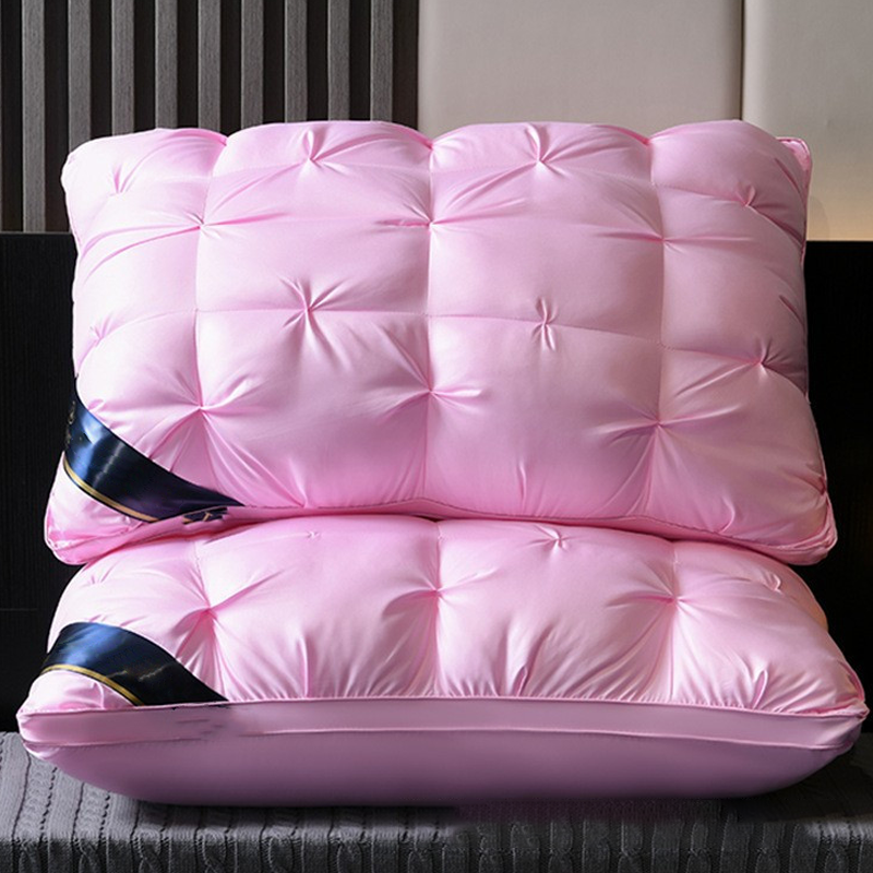 Ergonomic neck pillow with 3D quilting | Stornfield