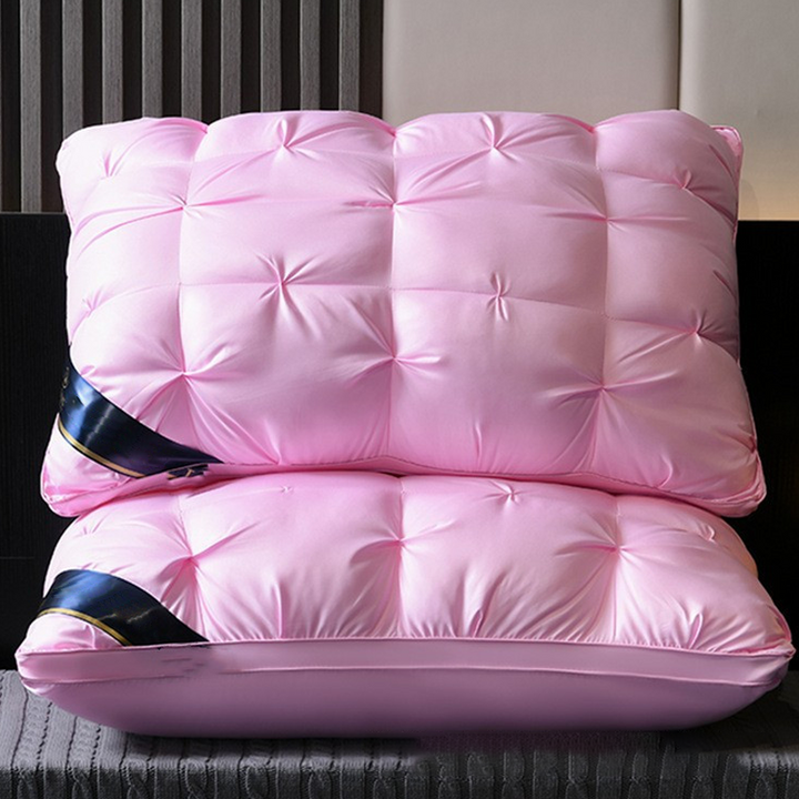 Ergonomic neck pillow with 3D quilting | Stornfield