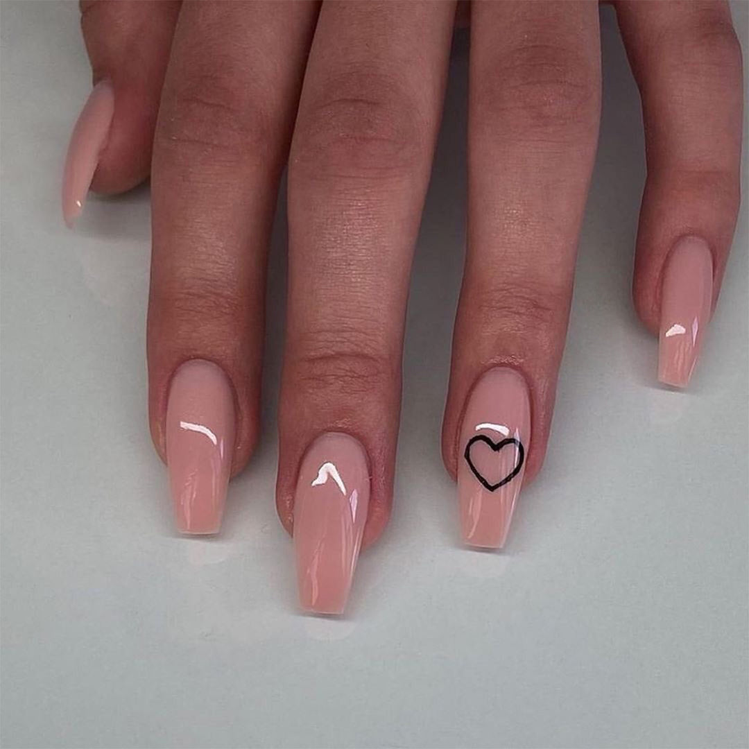 Artful Nail Art with Delicate Hearts Stornfield