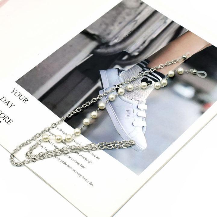 Elegant Pearl-Decorated Eyewear Chain Stornfield