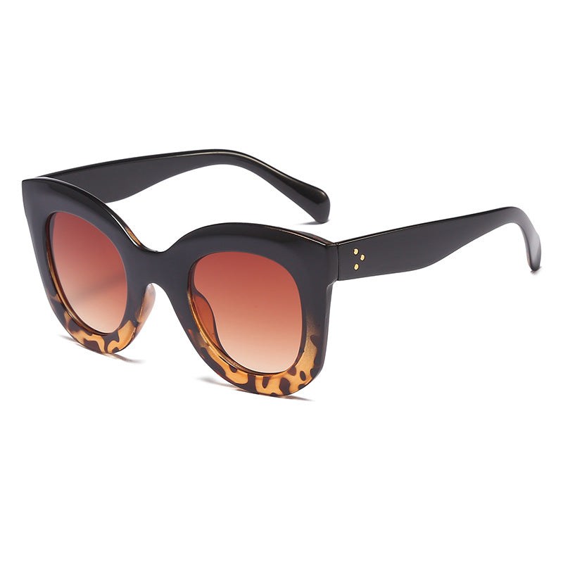 Ladies Elegant oversized sunglasses with an extravagant frame Stornfield