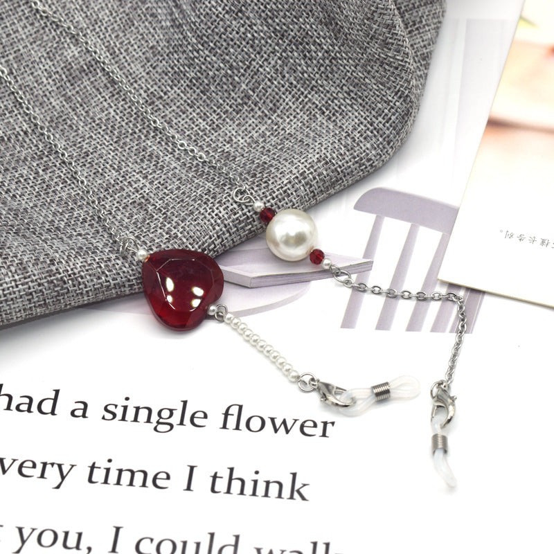 Elegant Heart-Shaped Pendant Eyewear Chain Stornfield