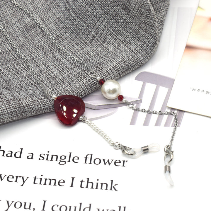 Elegant Heart-Shaped Pendant Eyewear Chain Stornfield