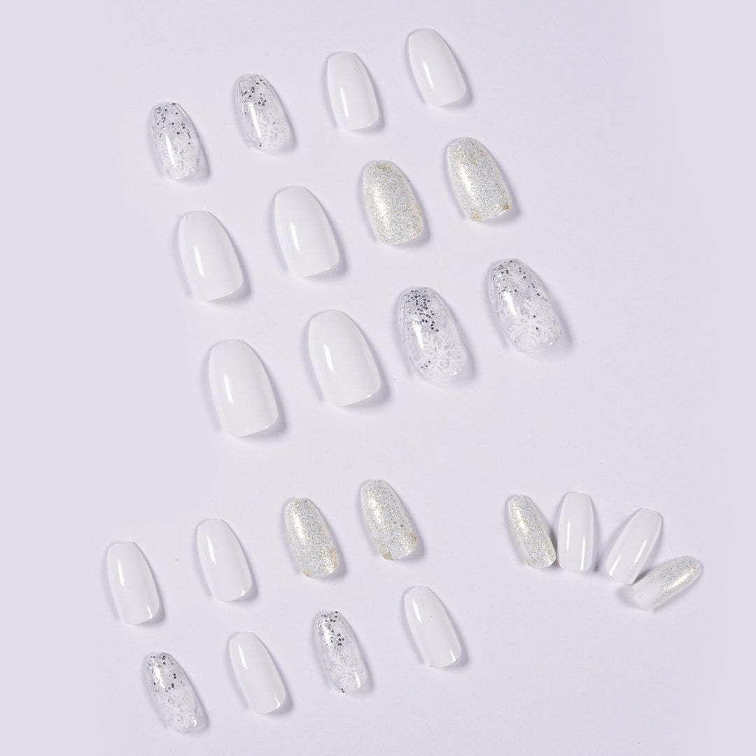 Glamorous nail art with winter motif Stornfield