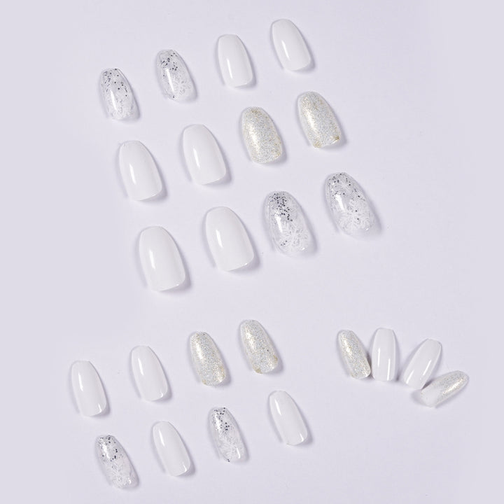 Glamorous nail art with winter motif Stornfield