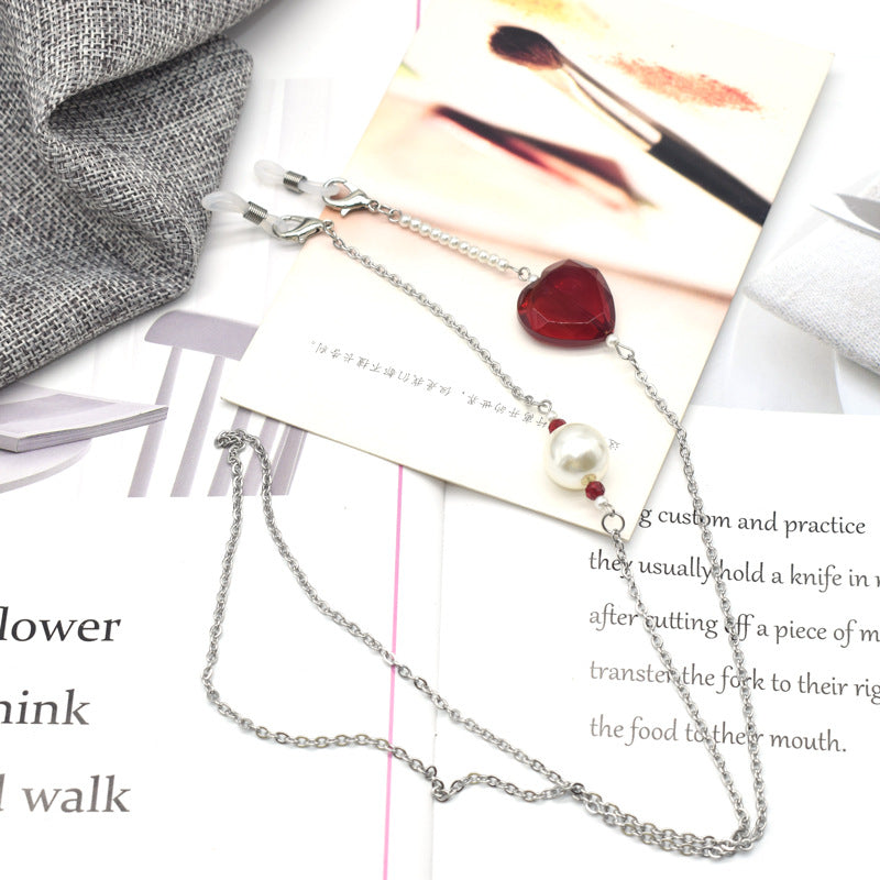 Elegant Heart-Shaped Pendant Eyewear Chain Stornfield
