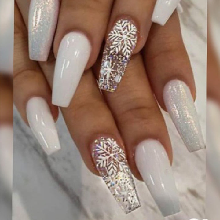 Glamorous nail art with winter motif Stornfield
