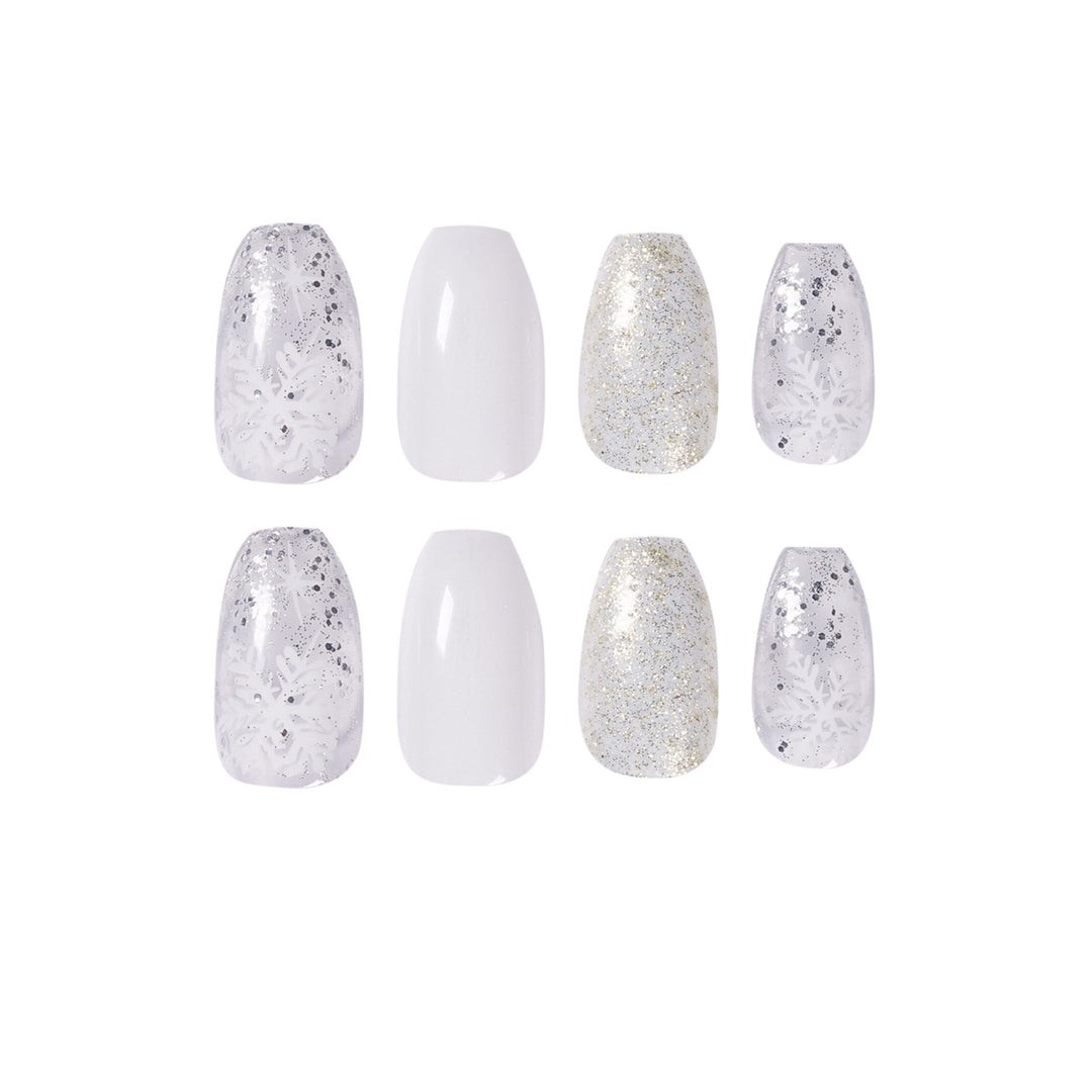 Glamorous nail art with winter motif Stornfield