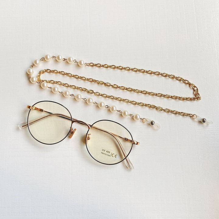 Fashionable glasses frame with pearl chain Stornfield