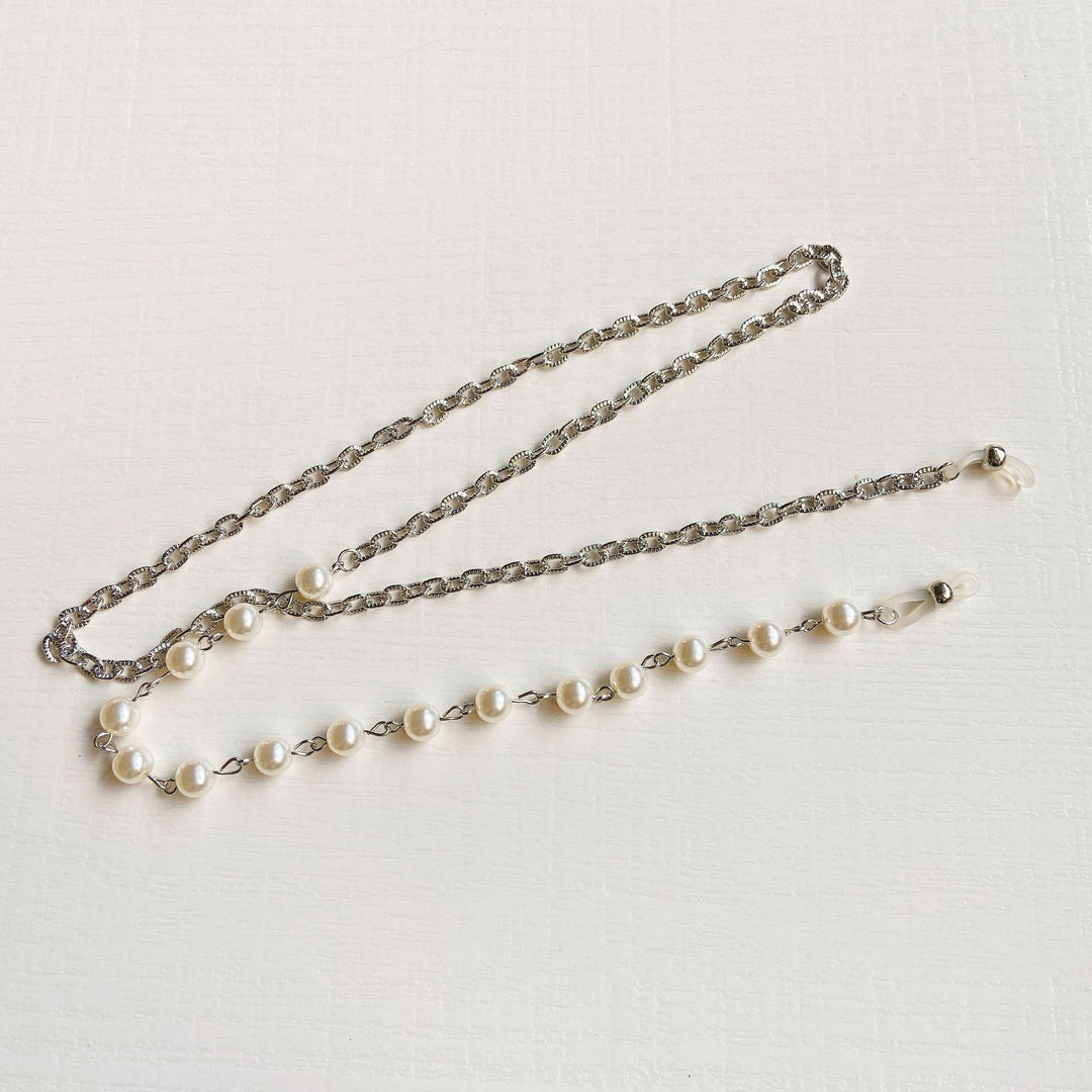 Fashionable glasses frame with pearl chain Stornfield
