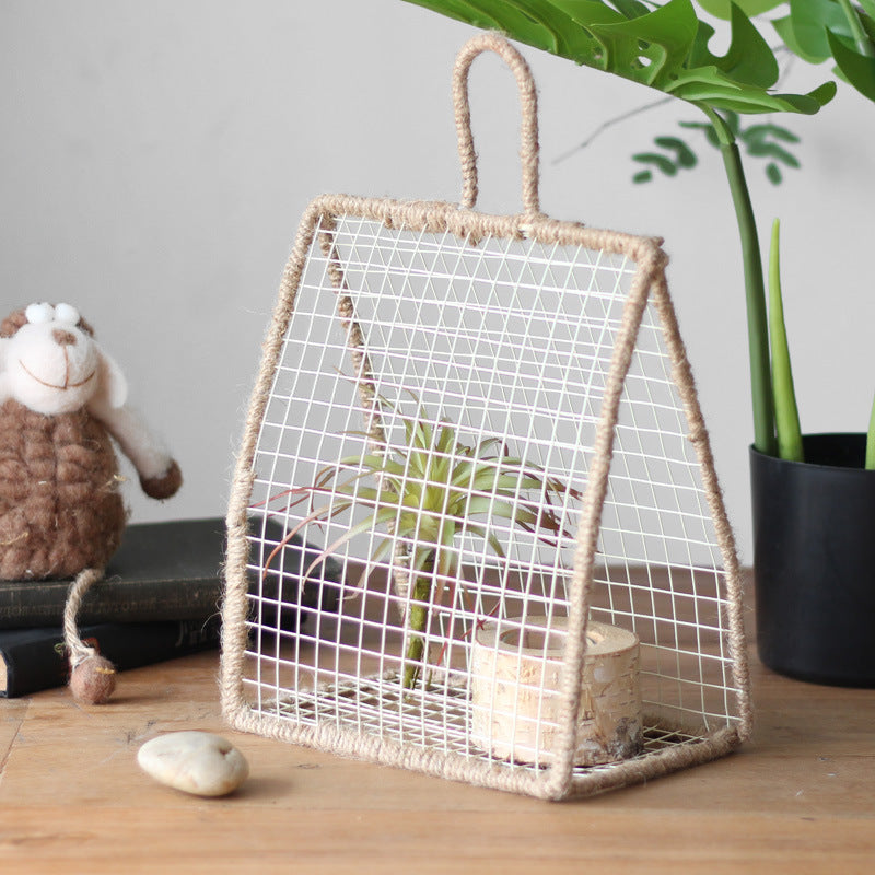 Decorative plant holder made of wire and natural fiber Stornfield