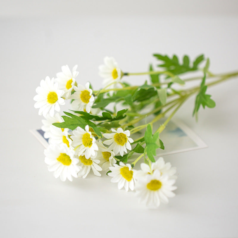 Lifelike Daisy Floral Stem