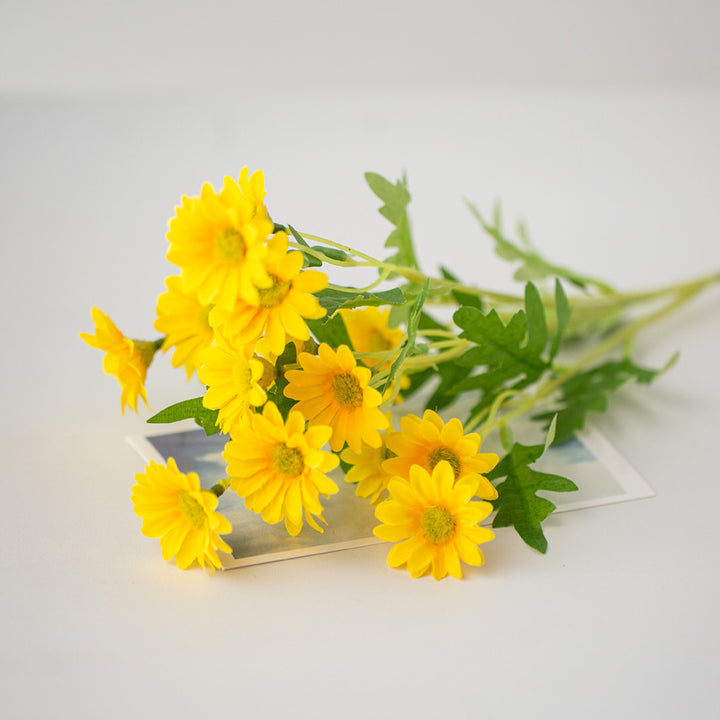 Lifelike Daisy Floral Stem