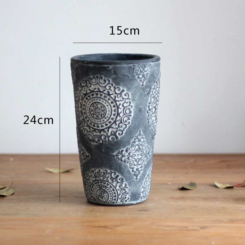 Elegant flower vase made of ceramic Stornfield