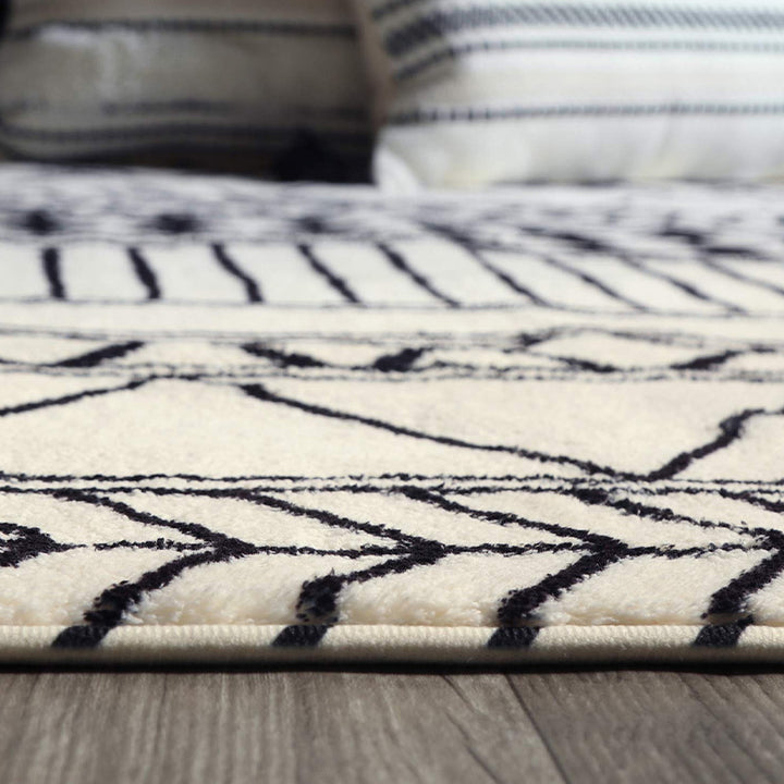 Modern Geometric Pattern Area Rug Stornfield