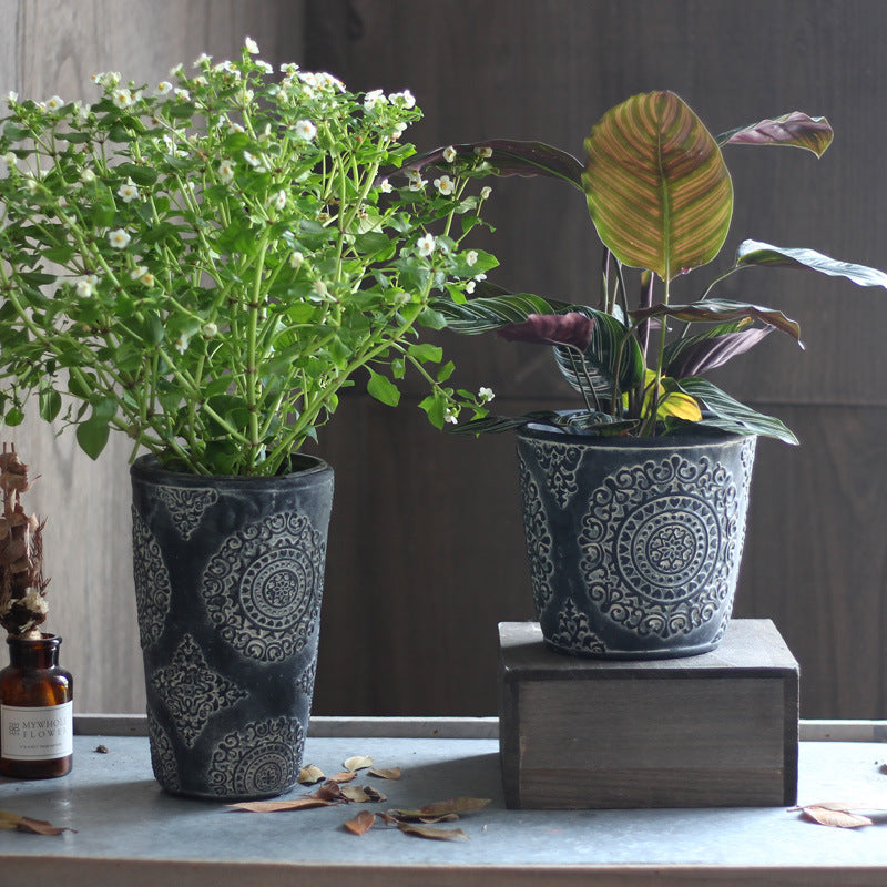Elegant flower vase made of ceramic Stornfield