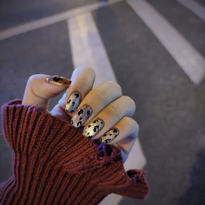 Glamorous nail art with glitter effects Stornfield