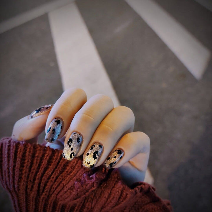 Glamorous nail art with glitter effects Stornfield