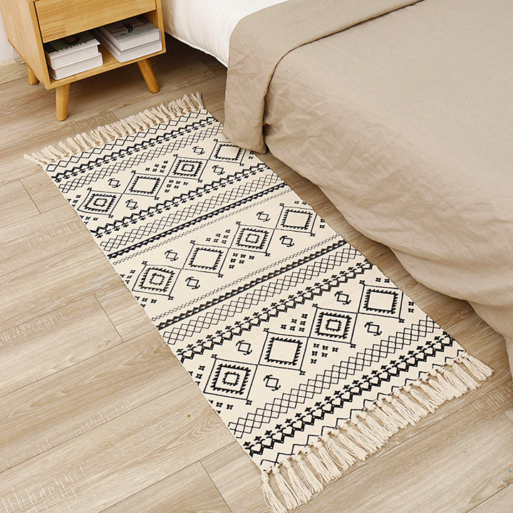 Flat-woven cotton runner with graphic stripe pattern and fringes Stornfield