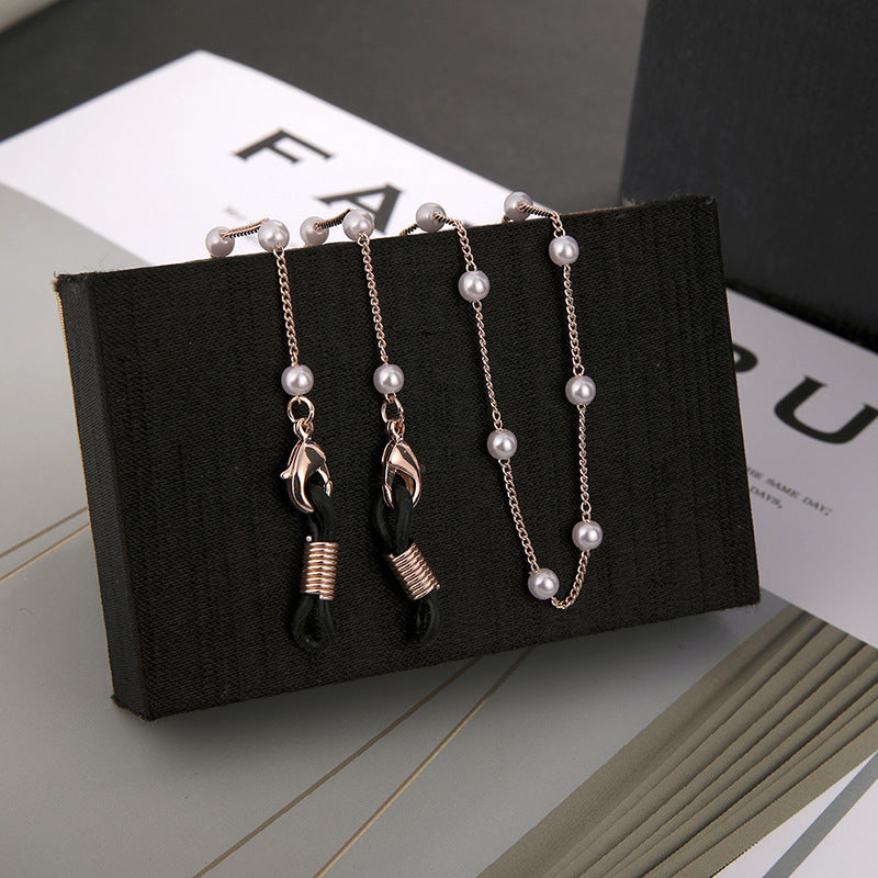Elegant Pearl Chain Eyewear Holder Stornfield