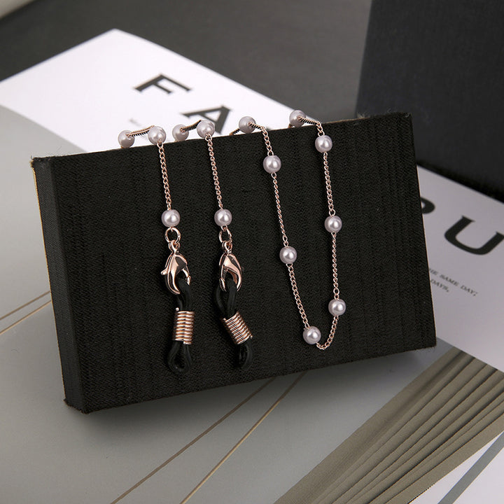Elegant Pearl Chain Eyewear Holder Stornfield