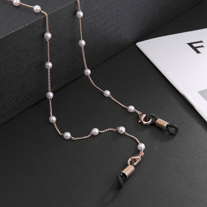 Elegant Pearl Chain Eyewear Holder Stornfield