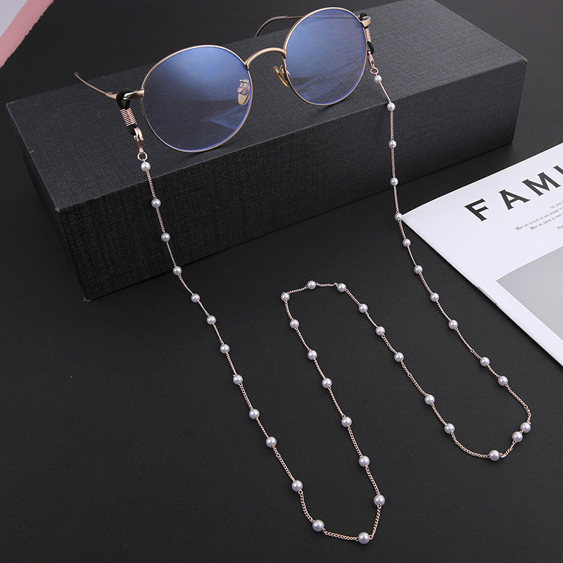 Elegant Pearl Chain Eyewear Holder Stornfield