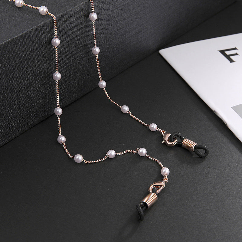 Elegant Pearl Chain Eyewear Holder Stornfield