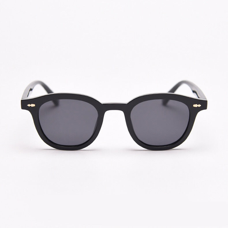 Fashionable sunglasses with round lenses and stylish frame Stornfield