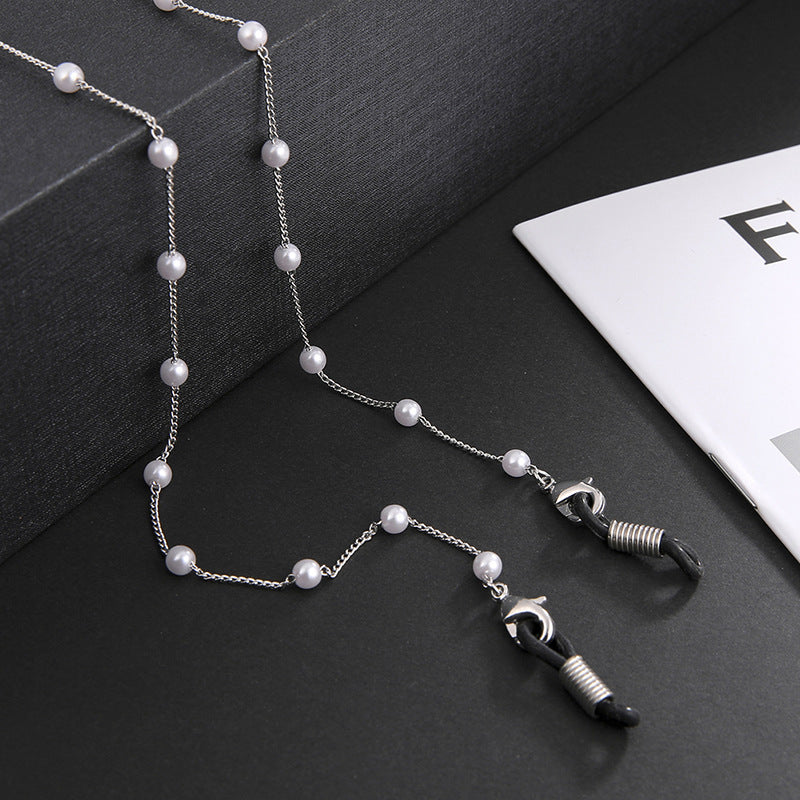 Elegant Pearl Chain Eyewear Holder Stornfield
