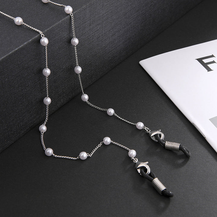 Elegant Pearl Chain Eyewear Holder Stornfield