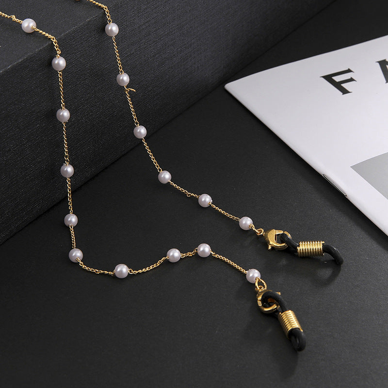 Elegant Pearl Chain Eyewear Holder Stornfield