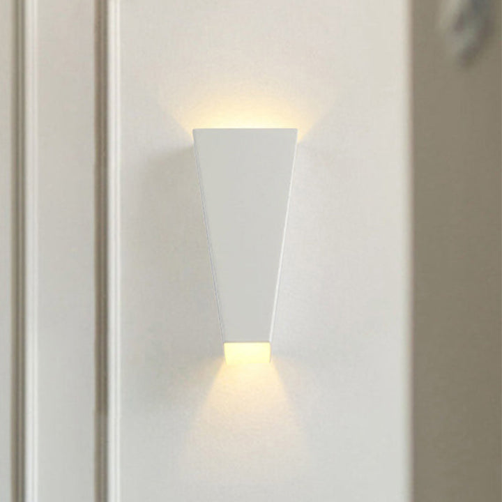 Simplistic Style Trapezoid Wall Washer Light Aluminum Warm/White Lighting LED Bedside Wall Lamp in Black/White | Stornfield