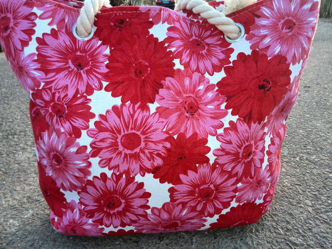 Beach bag with floral motifs and sturdy rope handles Stornfield